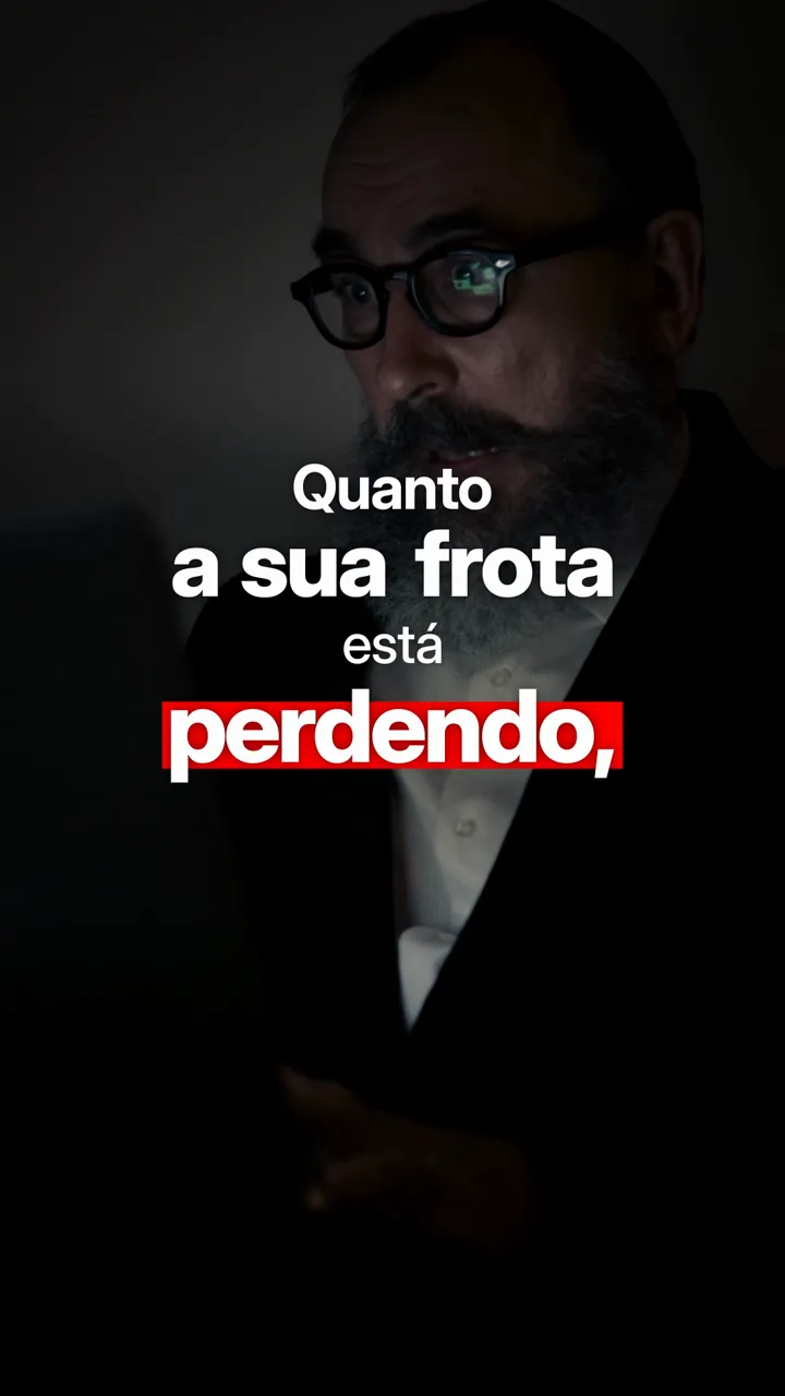 Homem de óculos em ambiente escuro com a frase Quanto a sua frota está perdendo em destaque